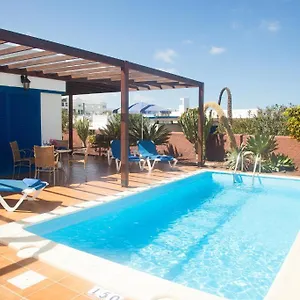 las-marinas-playa-blanca.in-canary-islands.com/